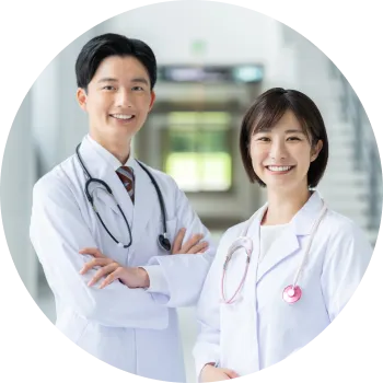 医療現場で働く医師と看護師